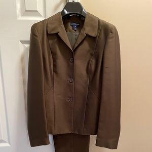 Ann Taylor Olive 100% Silk Fully Lined Pantsuit Like New Jacket 6 Ankle Pants 4
